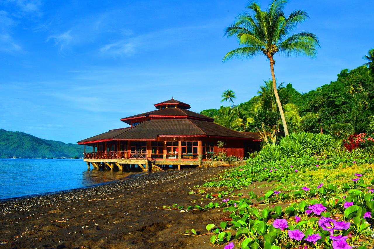 Kungkungan Bay Resort Bitung Exterior photo